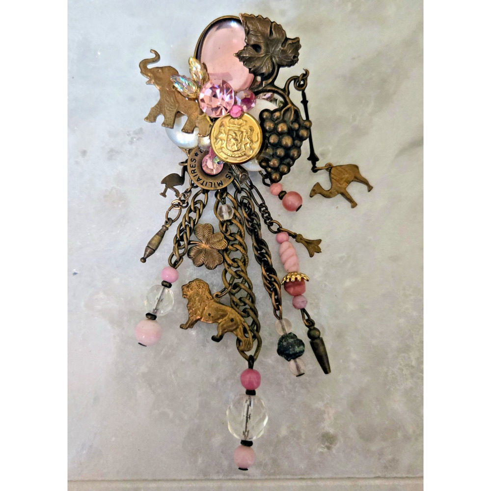 Vintage Lisa Carlson bronze dangle animal theme brooch with buttons pink beads - Picture 3 of 16